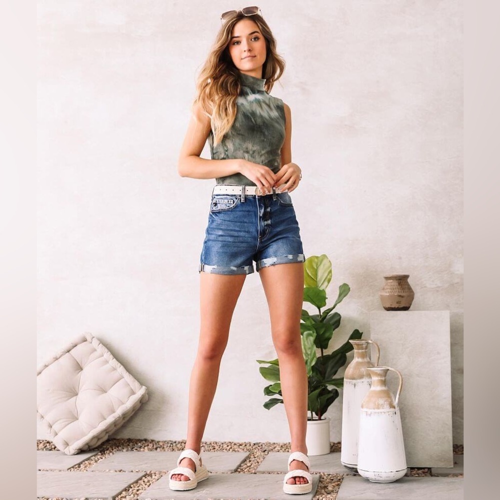 Buckle Kancan High Rise Cuffed Denim Shorts 100% Cotton medium dark wash 5/26